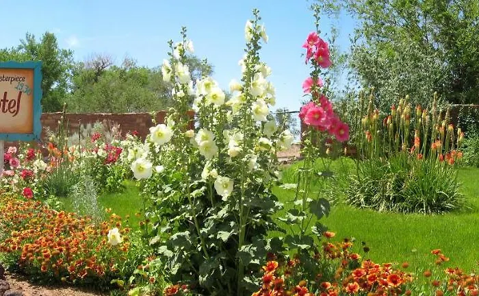Hotel La And Gardens